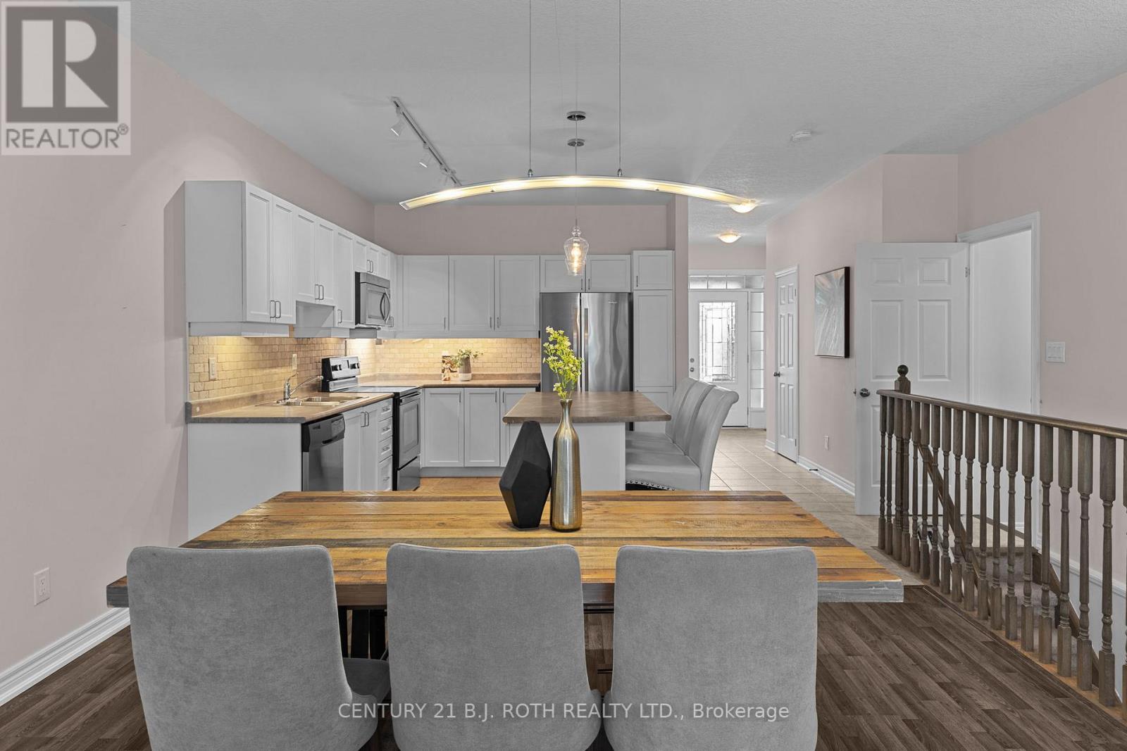 8 Canterbury Circle, Orillia, Ontario L3V 0C9 - Photo 6 - S12596972