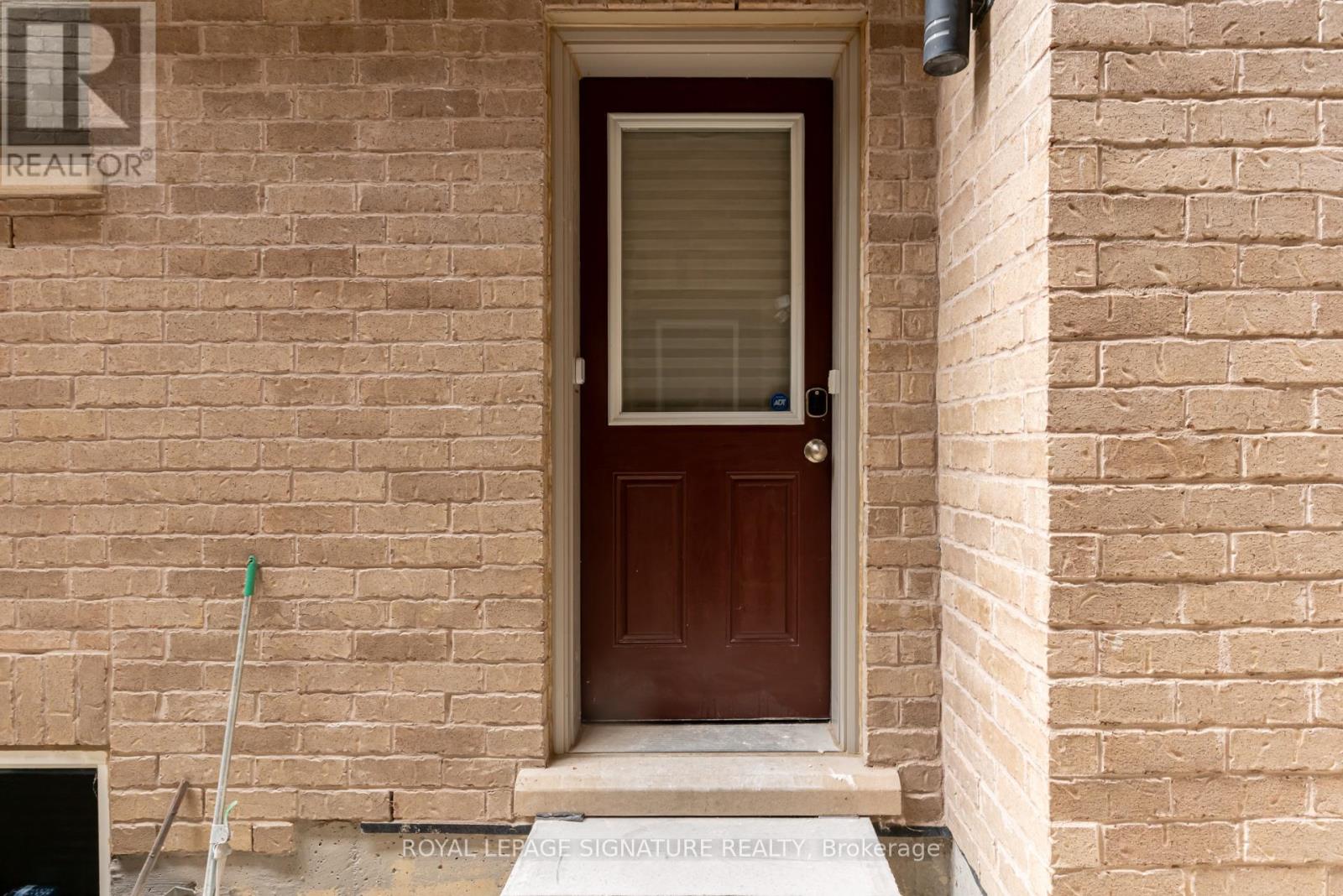 Bsmt - 16 Dancing Waters Road, Brampton, Ontario  L6Y 0C3 - Photo 5 - W12596866