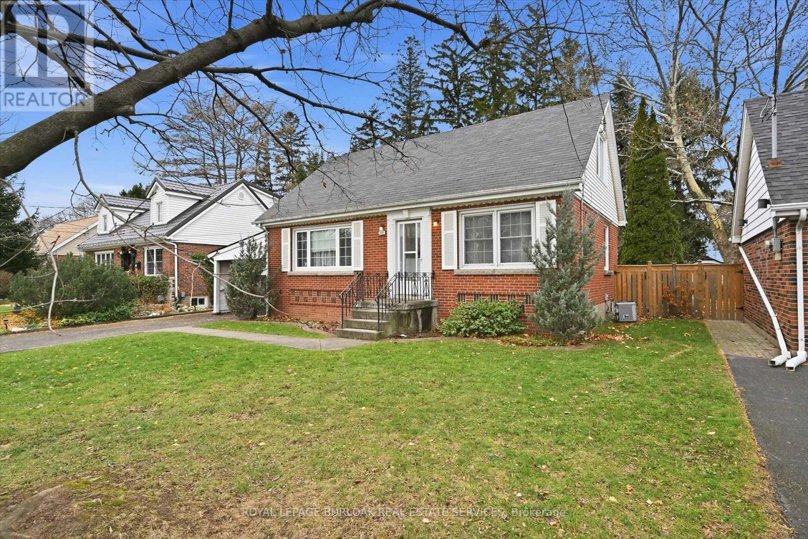 291 Merle Avenue, Burlington, Ontario  L7T 2T8 - Photo 3 - W12596898