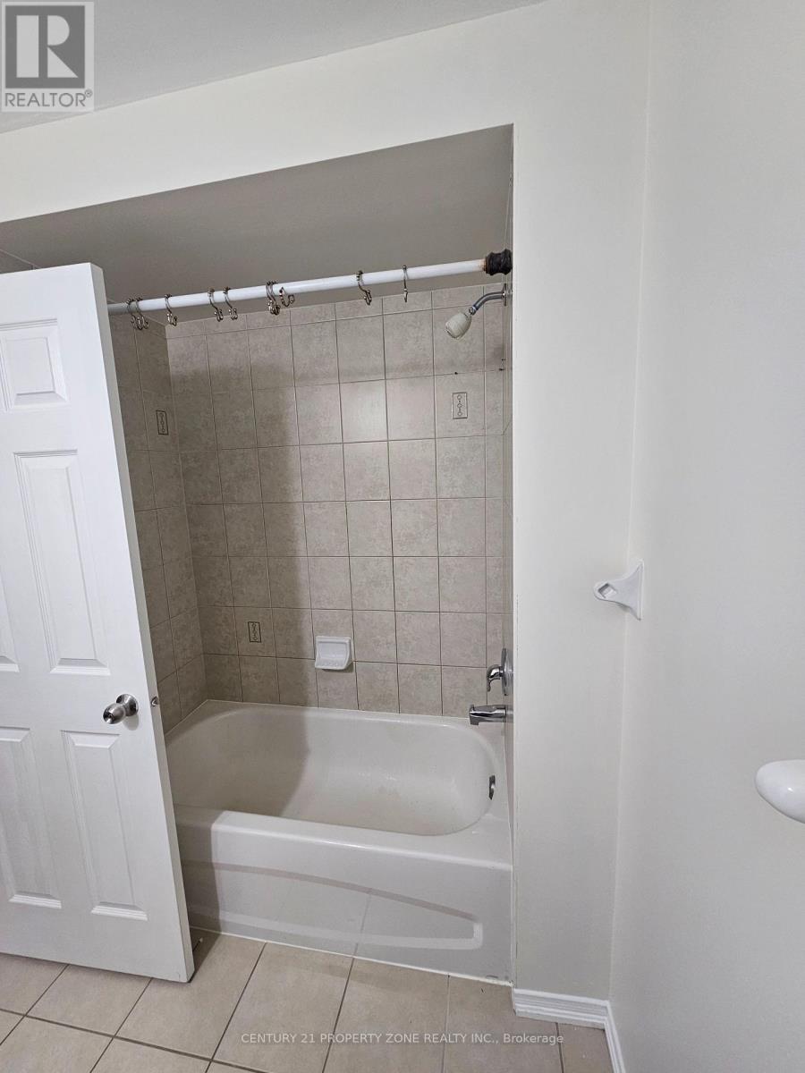 Upper Unit - 42 Loftsmoor Drive, Brampton, Ontario  L6R 3R7 - Photo 26 - W12596904