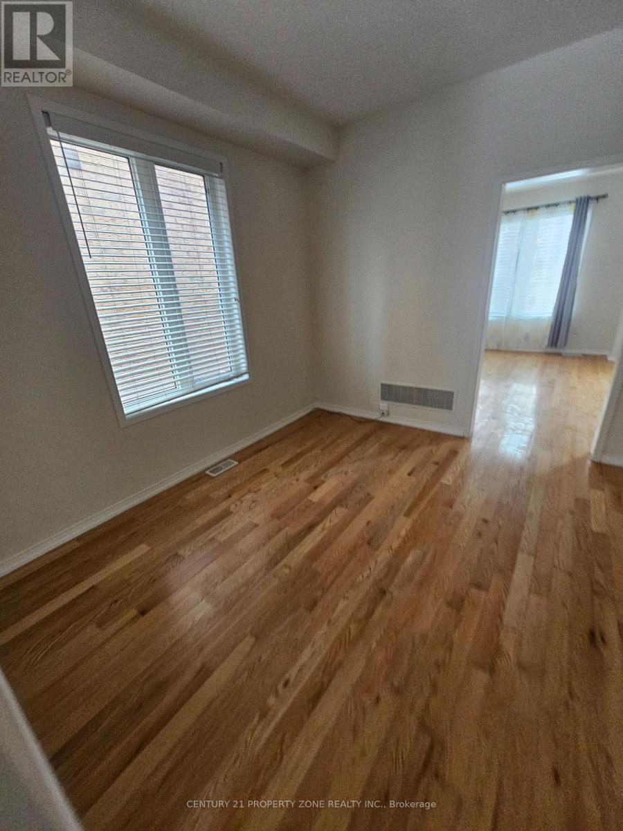 Upper Unit - 42 Loftsmoor Drive, Brampton, Ontario  L6R 3R7 - Photo 3 - W12596904