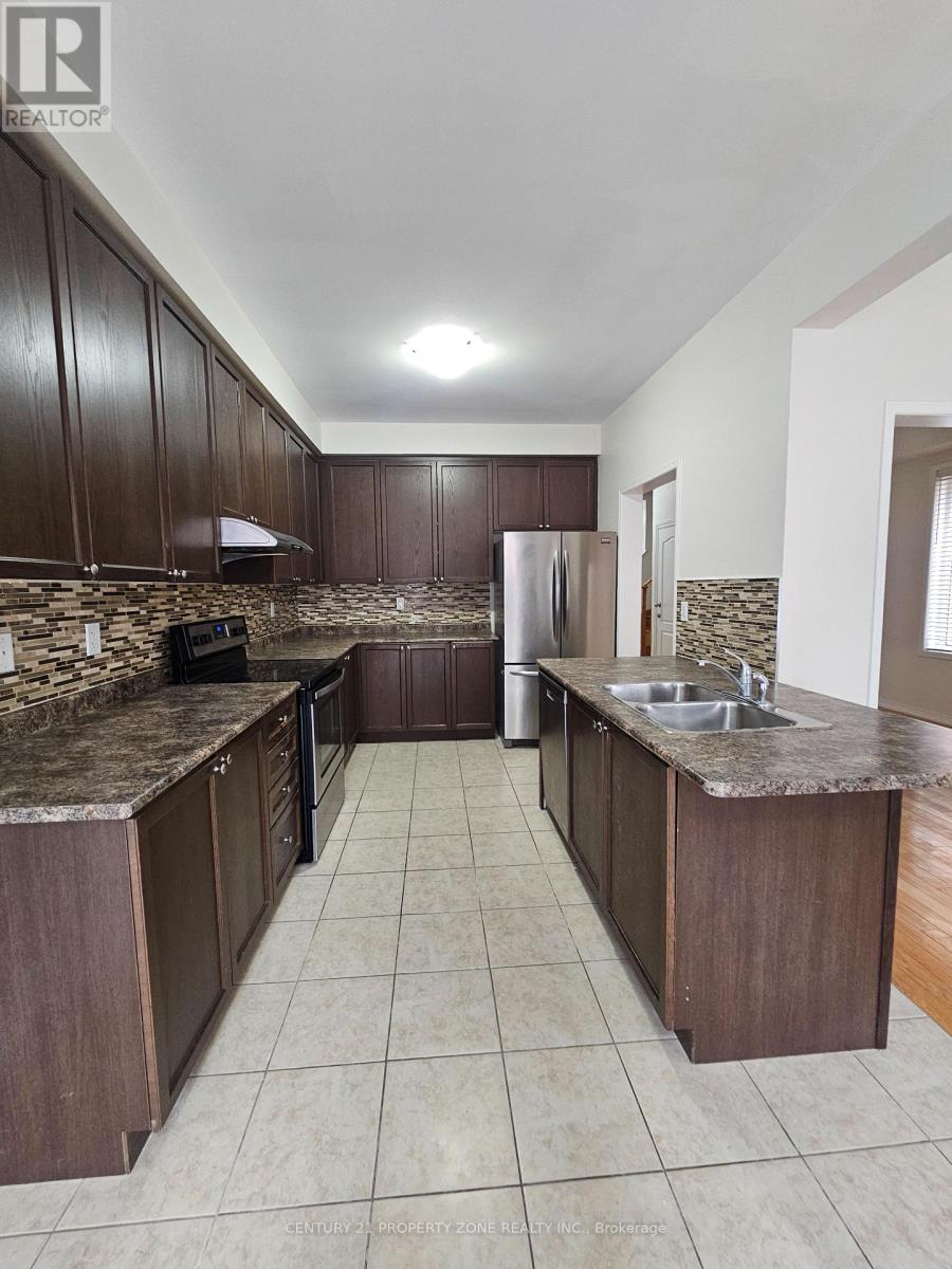 Upper Unit - 42 Loftsmoor Drive, Brampton, Ontario  L6R 3R7 - Photo 4 - W12596904