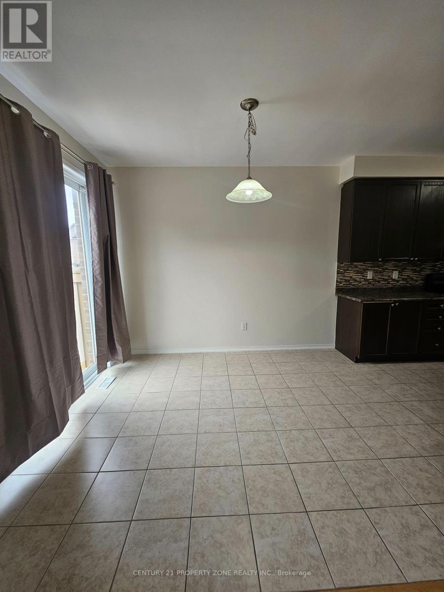 Upper Unit - 42 Loftsmoor Drive, Brampton, Ontario  L6R 3R7 - Photo 5 - W12596904