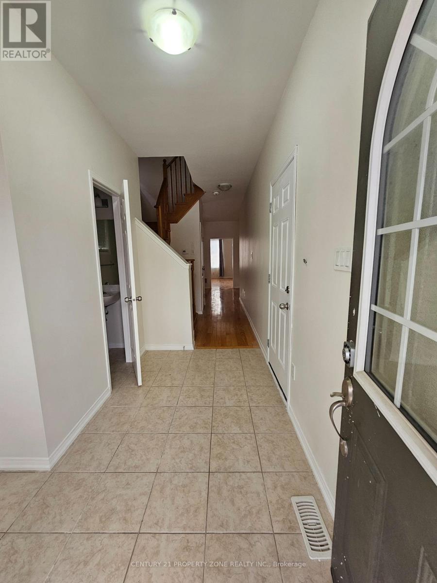 Upper Unit - 42 Loftsmoor Drive, Brampton, Ontario  L6R 3R7 - Photo 6 - W12596904