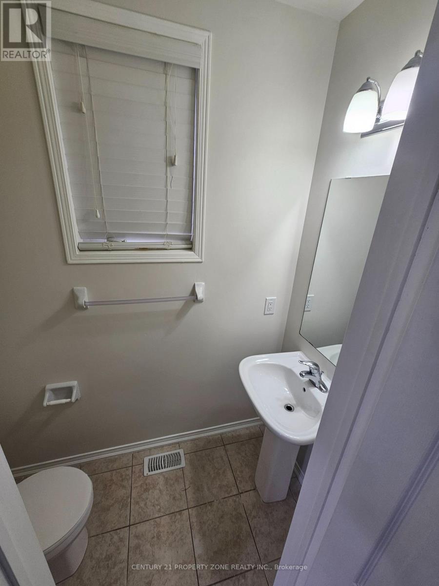 Upper Unit - 42 Loftsmoor Drive, Brampton, Ontario  L6R 3R7 - Photo 8 - W12596904