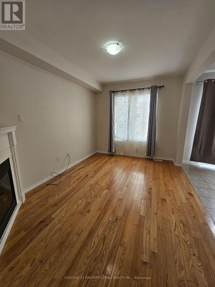 Upper Unit - 42 Loftsmoor Drive, Brampton, Ontario  L6R 3R7 - Photo 9 - W12596904