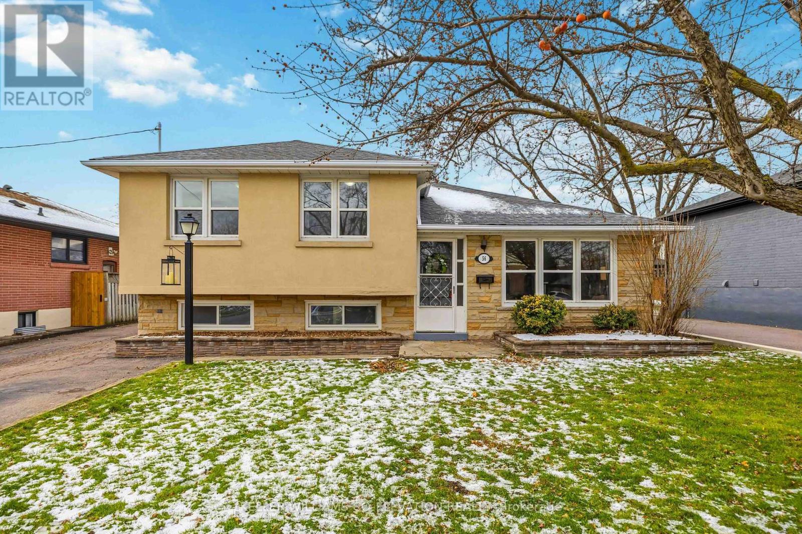 56 CARSBROOKE ROAD, Toronto, Ontario