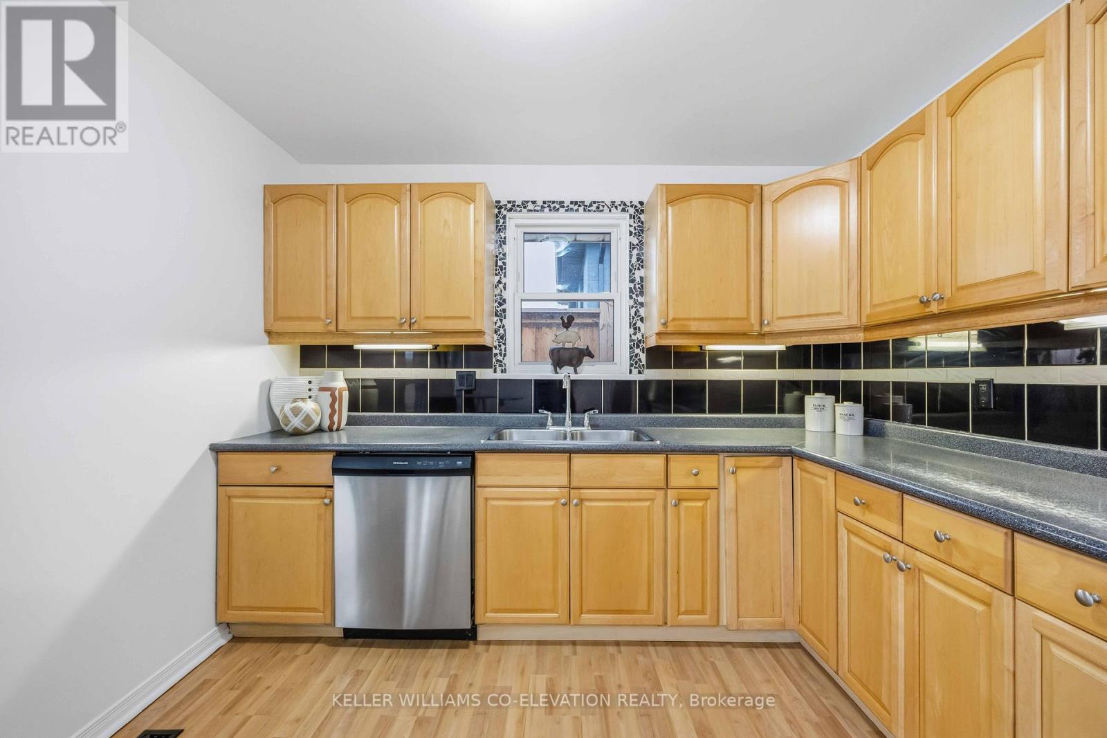 56 Carsbrooke Road, Toronto, Ontario  M9C 3C5 - Photo 11 - W12596928