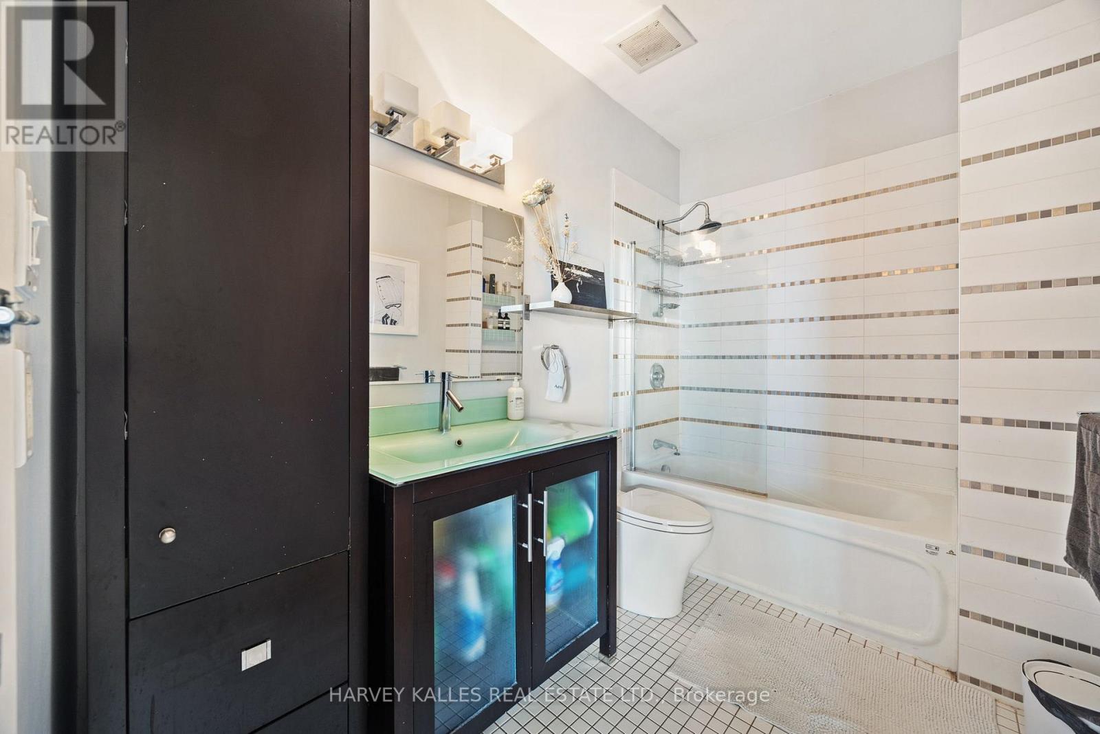 102 - 27 Brock Avenue, Toronto, Ontario  M6K 2K9 - Photo 12 - W12596960