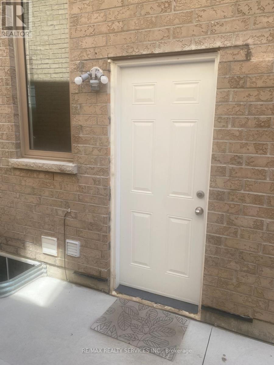 76 Boathouse Road W, Brampton, Ontario  L7A 0C3 - Photo 2 - W12596974