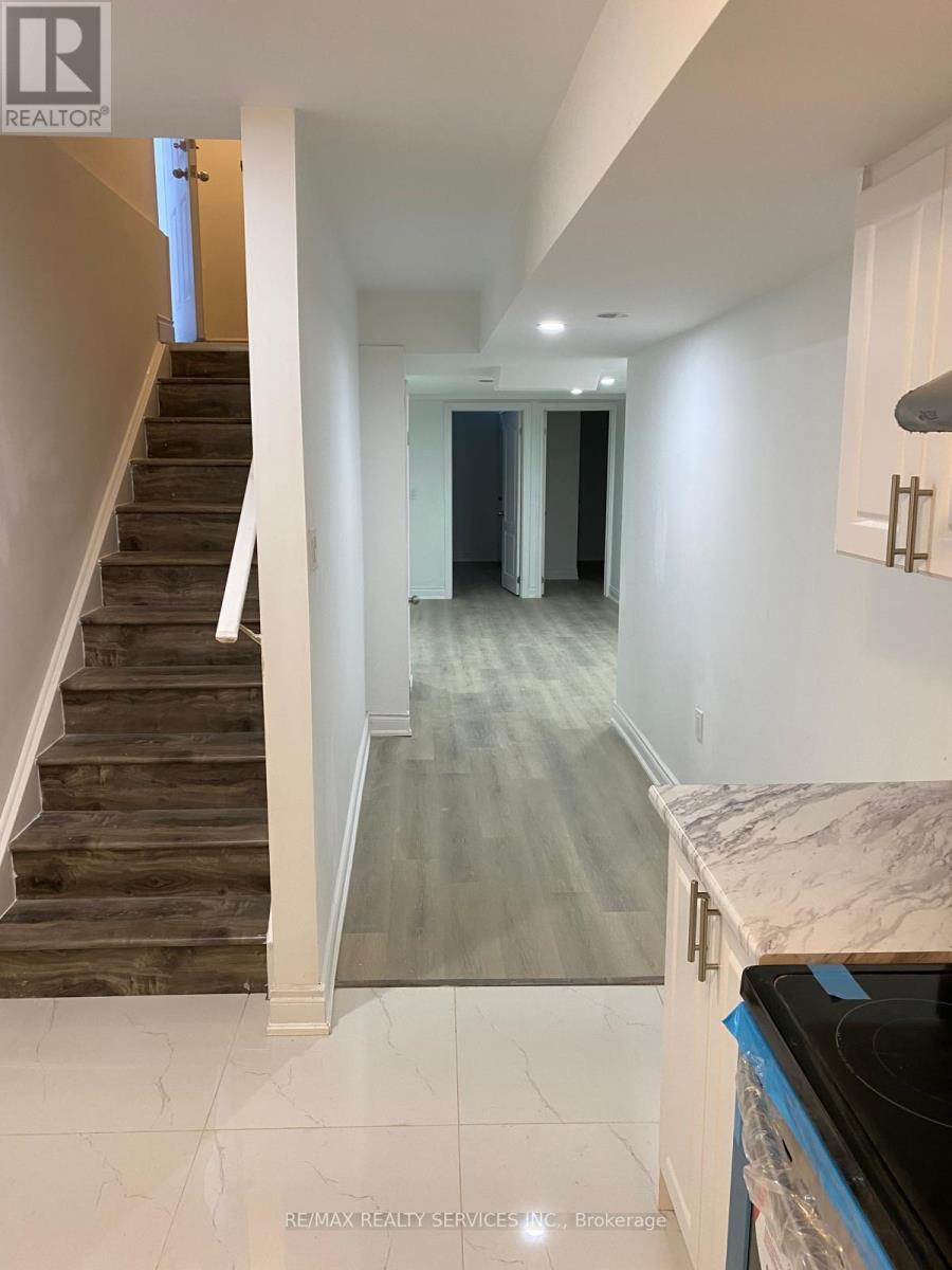 76 Boathouse Road W, Brampton, Ontario  L7A 0C3 - Photo 5 - W12596974