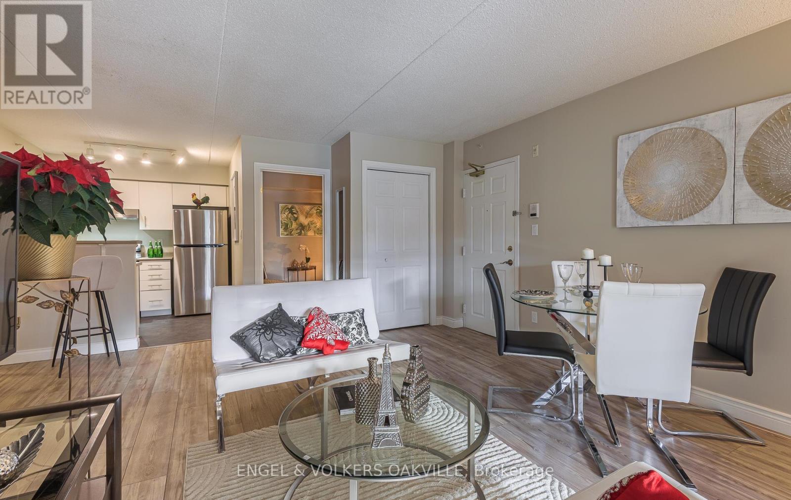 308 - 1810 Walkers Line, Burlington, Ontario  L7M 4V3 - Photo 2 - W12597050