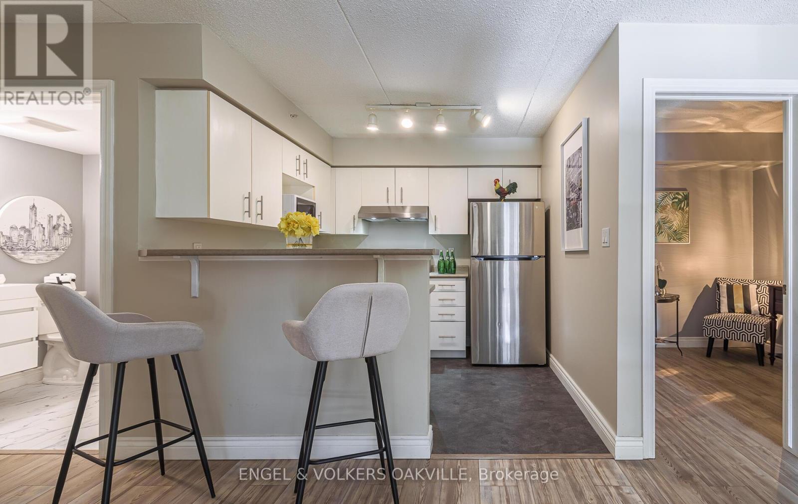 308 - 1810 Walkers Line, Burlington, Ontario  L7M 4V3 - Photo 8 - W12597050