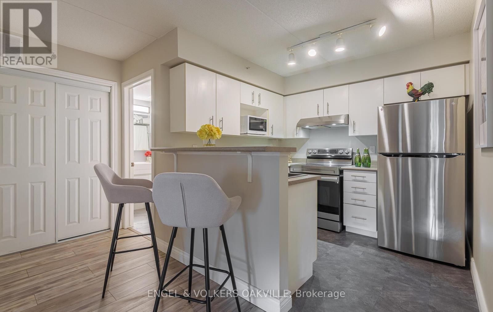 308 - 1810 Walkers Line, Burlington, Ontario  L7M 4V3 - Photo 9 - W12597050