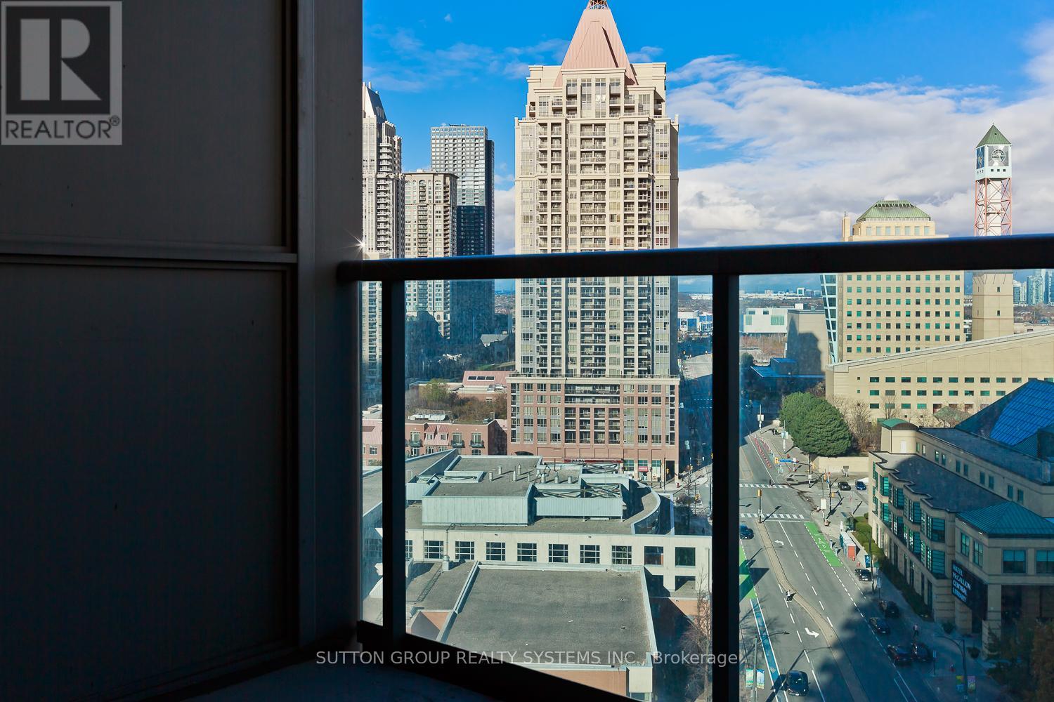 1605 - 330 Burnhamthorpe Road W, Mississauga, Ontario  L5B 3Y5 - Photo 10 - W12597054