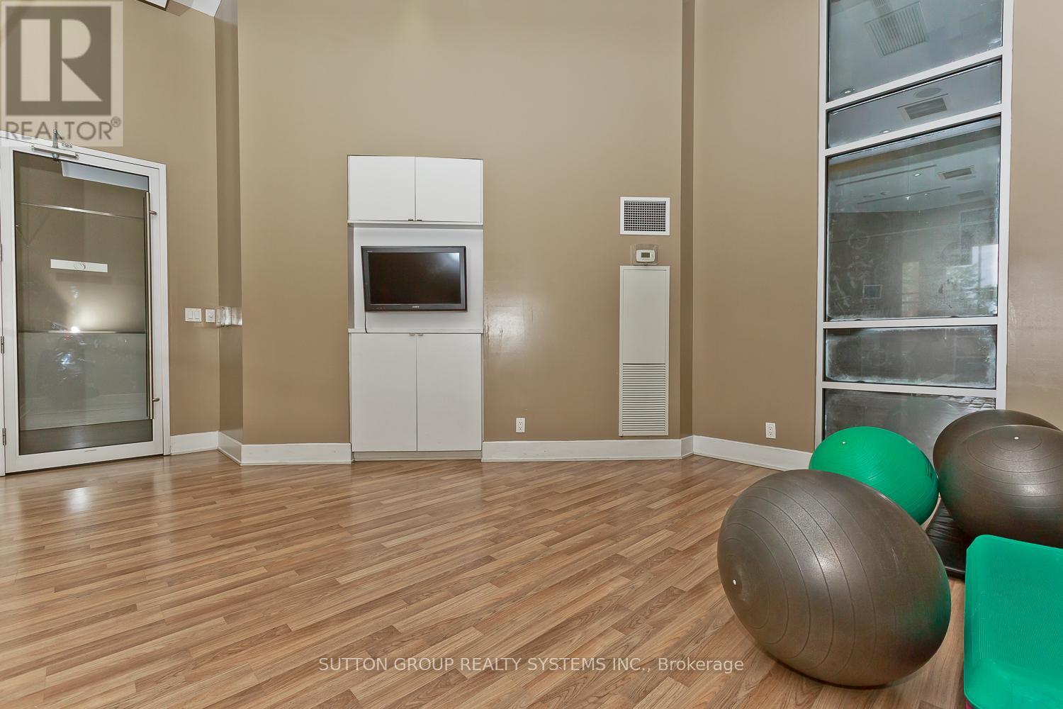 1605 - 330 Burnhamthorpe Road W, Mississauga, Ontario  L5B 3Y5 - Photo 28 - W12597054