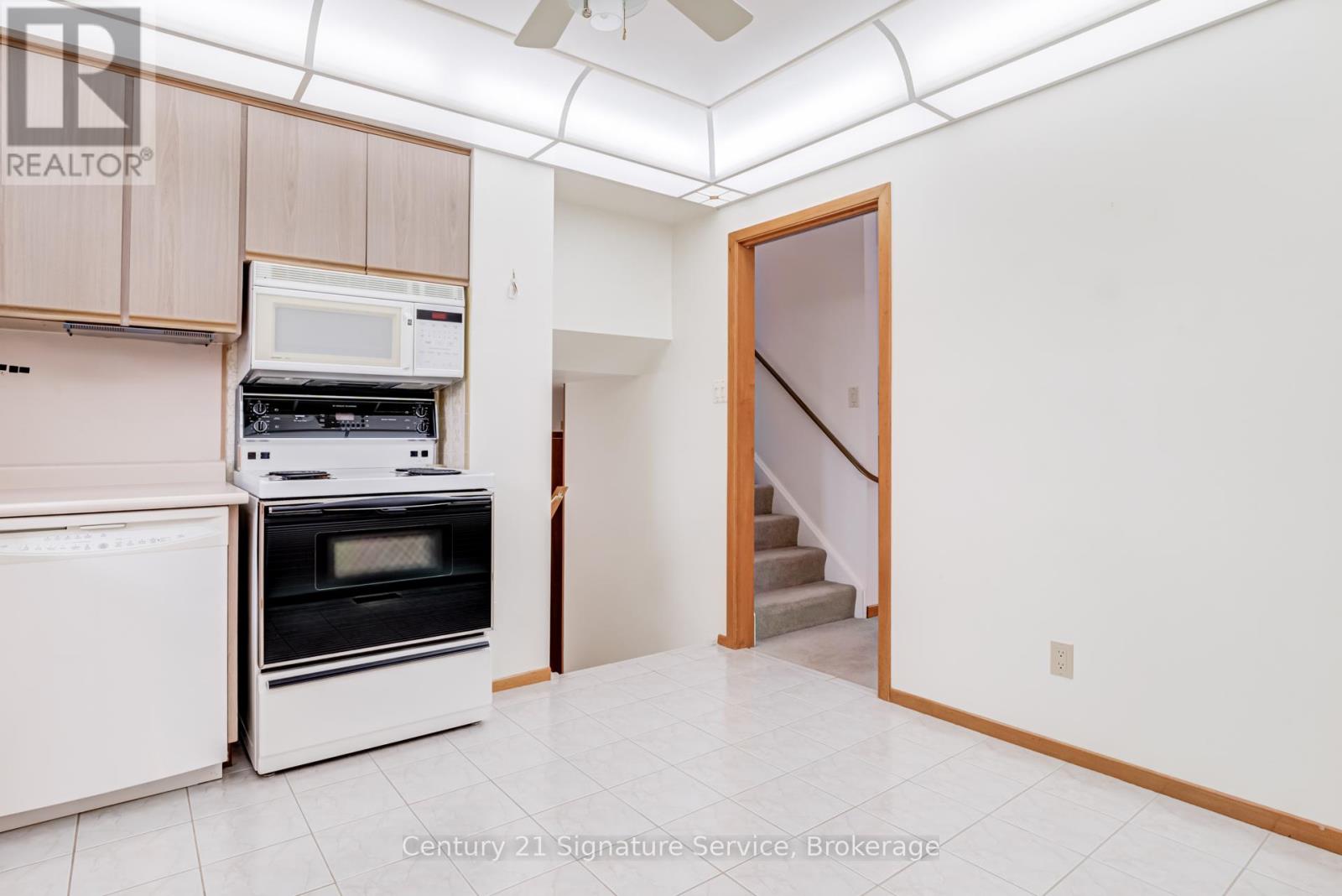 227 Elmwood Road, Oakville, Ontario  L6K 2A9 - Photo 12 - W12597056