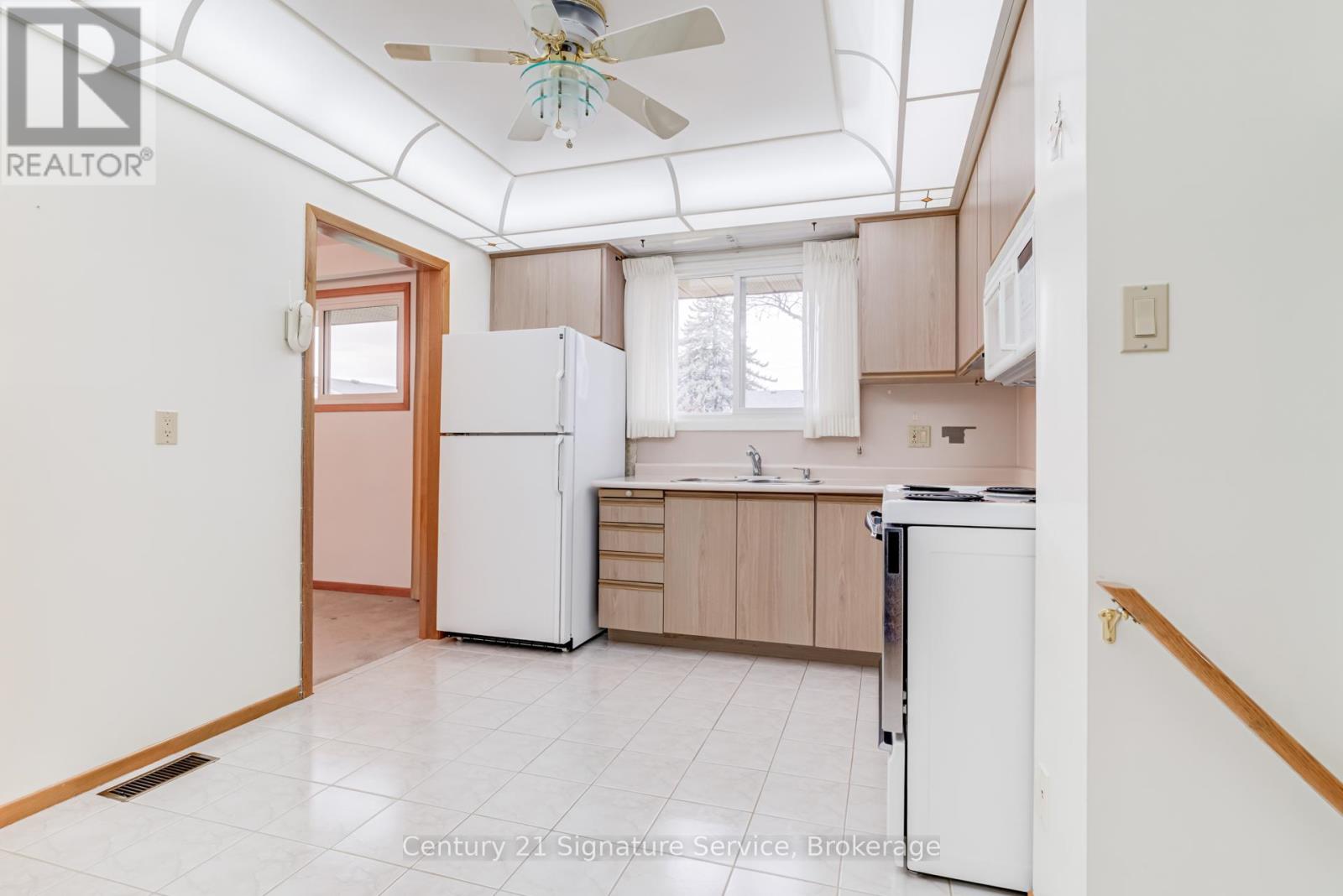 227 Elmwood Road, Oakville, Ontario  L6K 2A9 - Photo 13 - W12597056