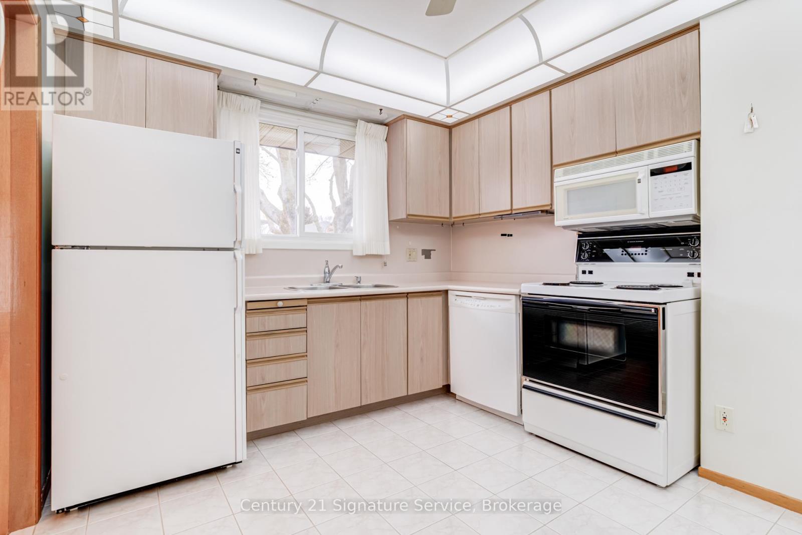 227 Elmwood Road, Oakville, Ontario  L6K 2A9 - Photo 15 - W12597056