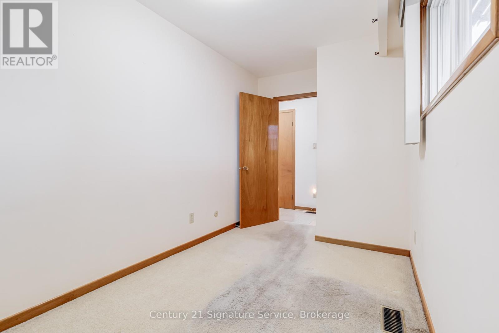 227 Elmwood Road, Oakville, Ontario  L6K 2A9 - Photo 18 - W12597056