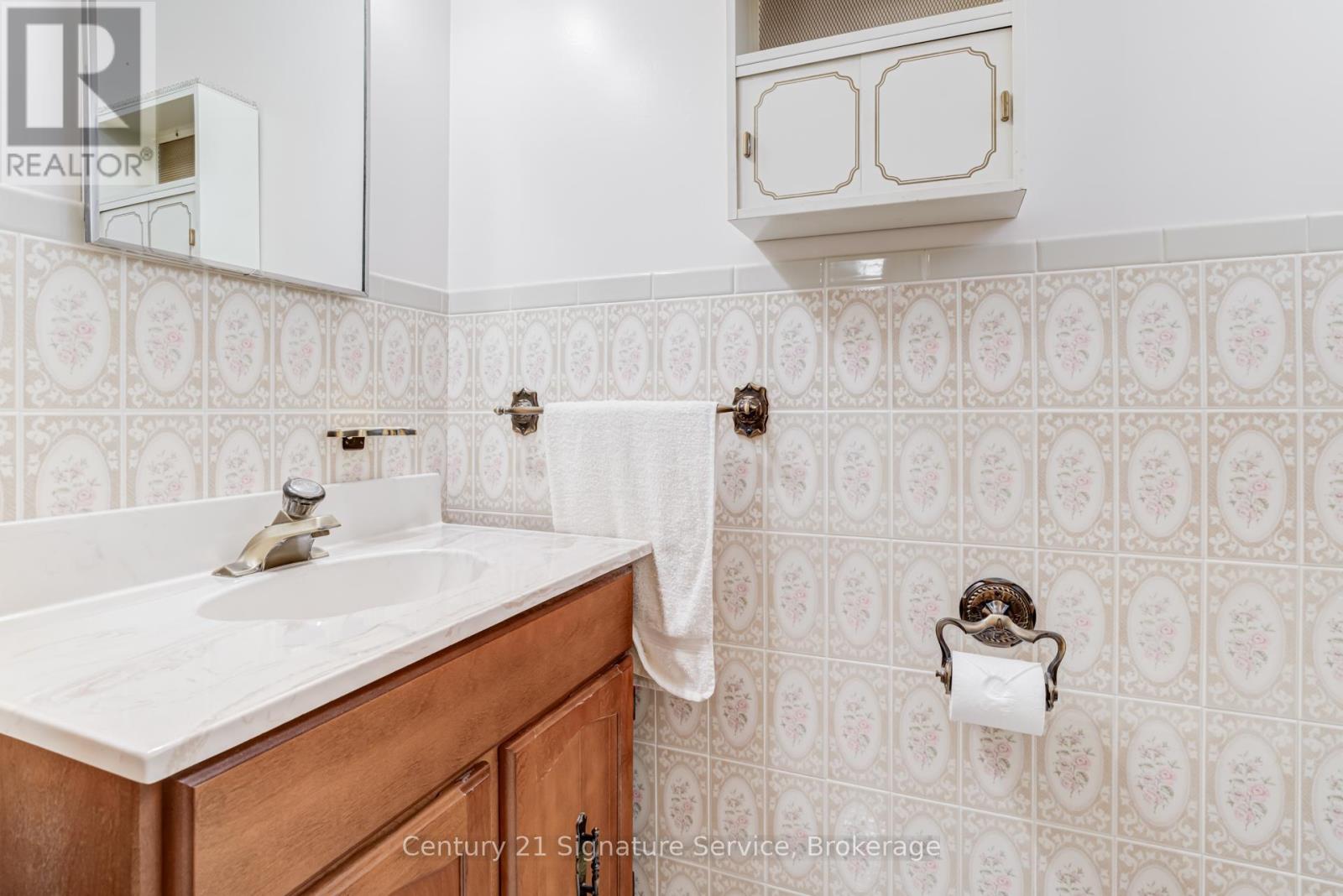 227 Elmwood Road, Oakville, Ontario  L6K 2A9 - Photo 19 - W12597056