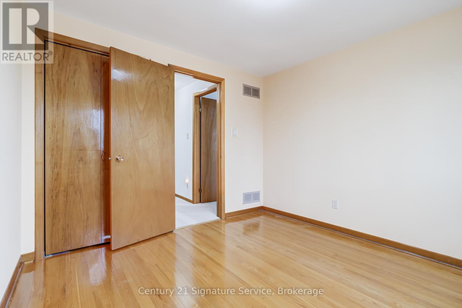 227 Elmwood Road, Oakville, Ontario  L6K 2A9 - Photo 29 - W12597056