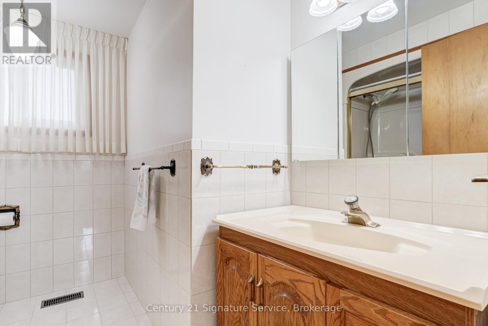 227 Elmwood Road, Oakville, Ontario  L6K 2A9 - Photo 30 - W12597056