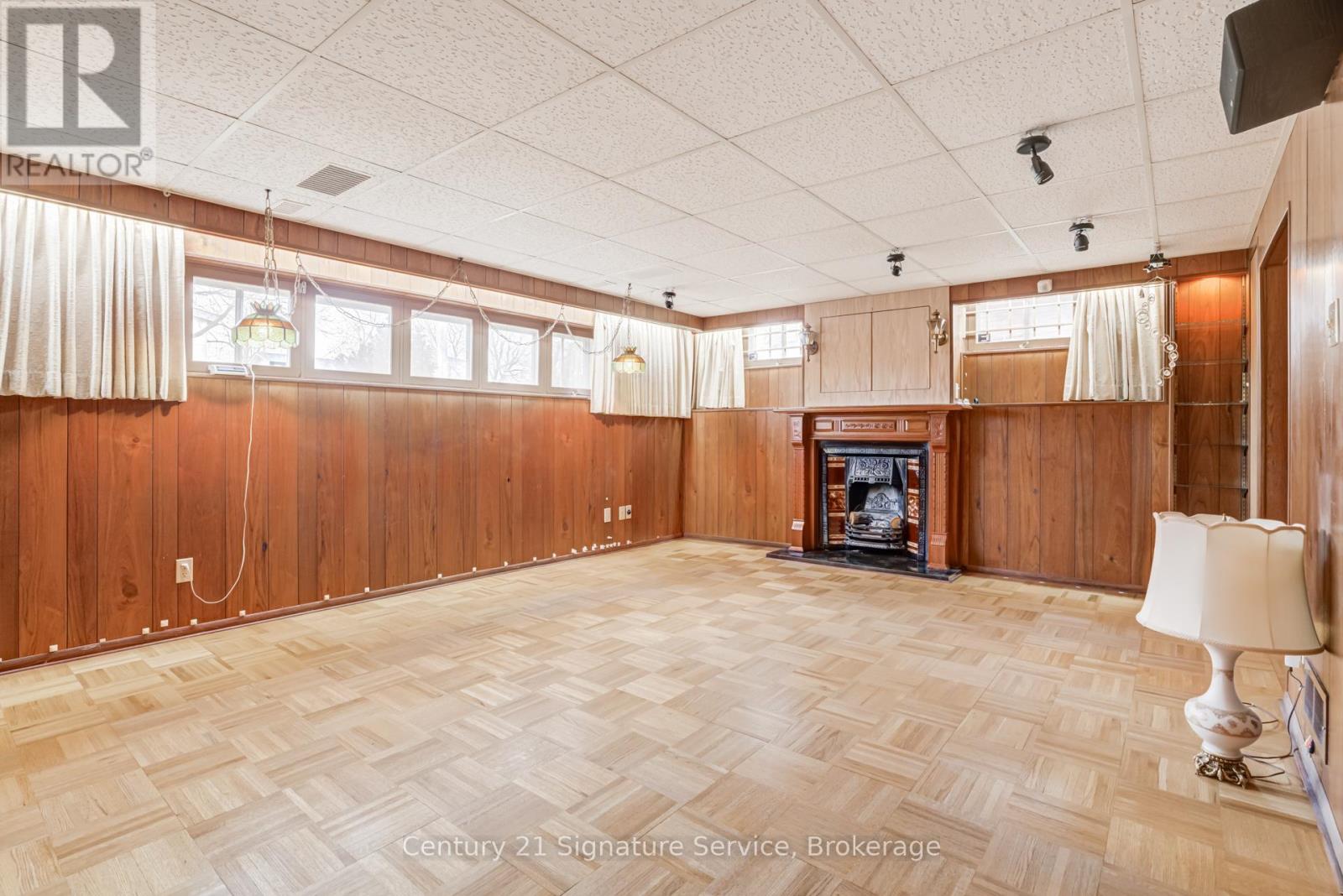 227 Elmwood Road, Oakville, Ontario  L6K 2A9 - Photo 34 - W12597056