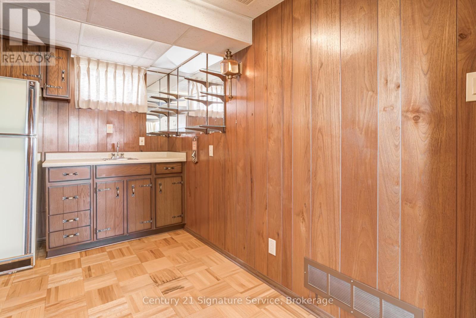 227 Elmwood Road, Oakville, Ontario  L6K 2A9 - Photo 38 - W12597056