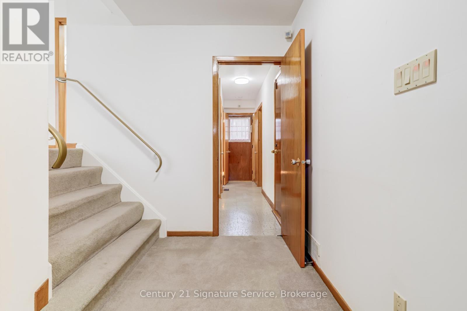 227 Elmwood Road, Oakville, Ontario  L6K 2A9 - Photo 4 - W12597056