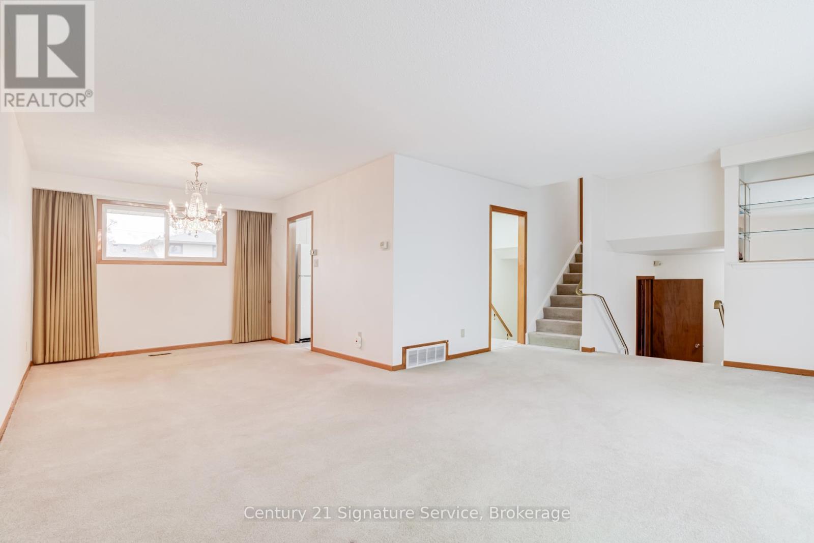 227 Elmwood Road, Oakville, Ontario  L6K 2A9 - Photo 9 - W12597056