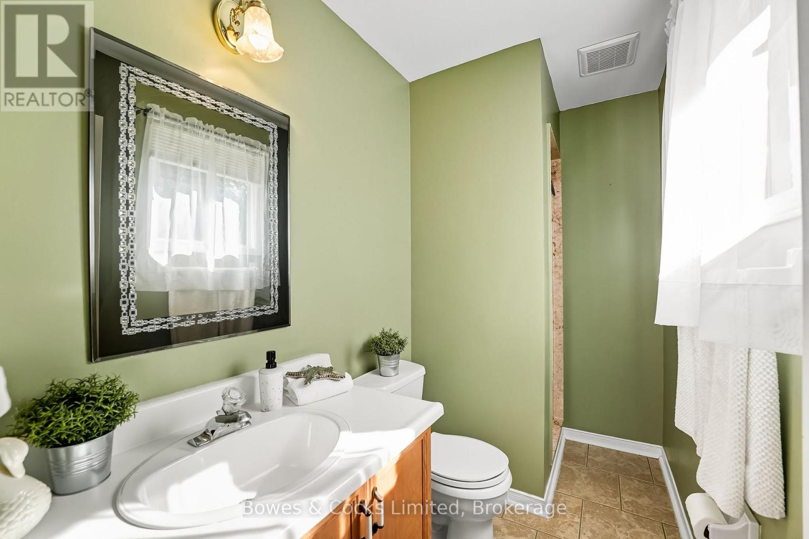 523 Laurie Avenue, Peterborough (Ashburnham Ward 4), Ontario  K9L 1X8 - Photo 22 - X12463003