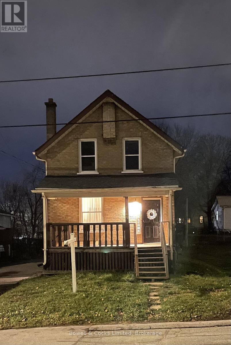 1049 High Street, Peterborough (Otonabee Ward 1), Ontario  K9J 5R8 - Photo 2 - X12586844