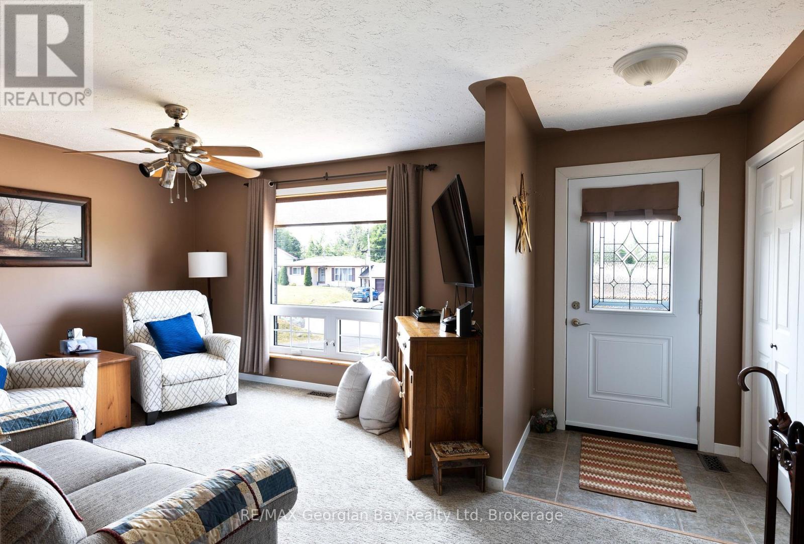 5 Easton Avenue, Tay, Ontario  L0K 1R0 - Photo 4 - S12597168