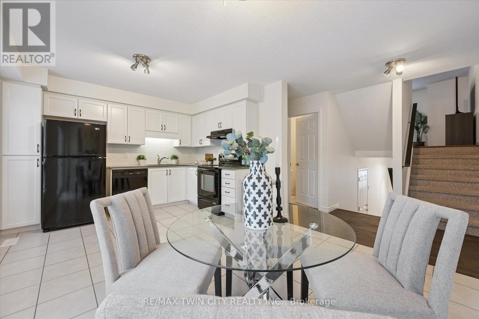 268 Parkvale Drive, Kitchener, Ontario  N2R 1Y7 - Photo 10 - X12596894