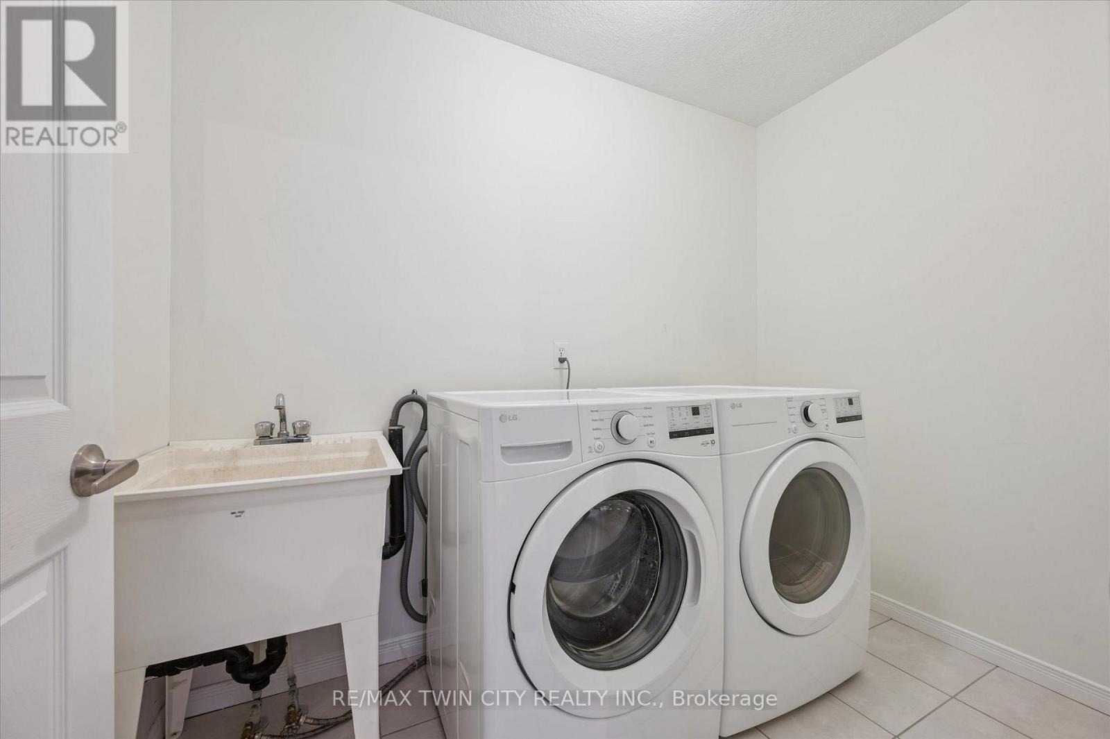 268 Parkvale Drive, Kitchener, Ontario  N2R 1Y7 - Photo 16 - X12596894