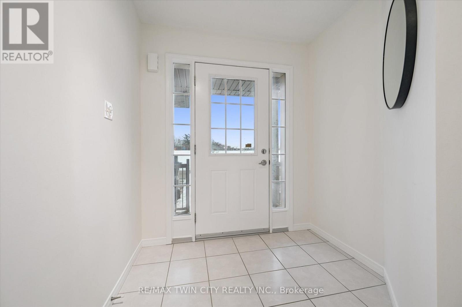 268 Parkvale Drive, Kitchener, Ontario  N2R 1Y7 - Photo 6 - X12596894