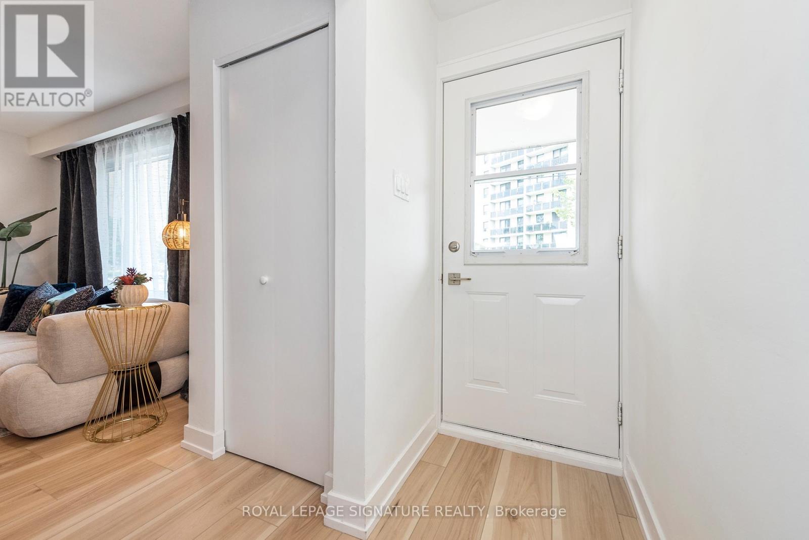 60-62 Delawana Drive, Hamilton (Riverdale), Ontario  L8E 1G4 - Photo 2 - X12596902