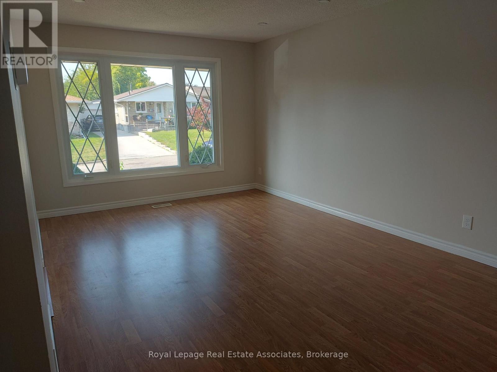 Main - 86 Overlea Crescent, Kitchener, Ontario  N2M 5A9 - Photo 13 - X12596916