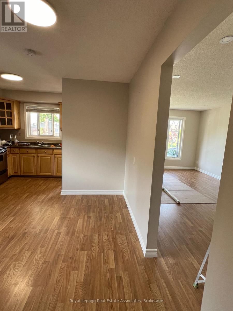 Main - 86 Overlea Crescent, Kitchener, Ontario  N2M 5A9 - Photo 5 - X12596916