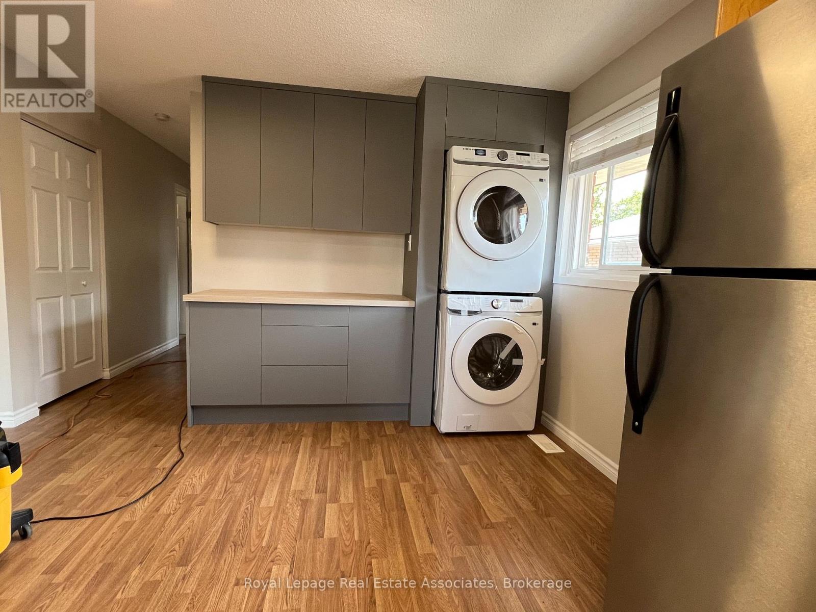 Main - 86 Overlea Crescent, Kitchener, Ontario  N2M 5A9 - Photo 6 - X12596916