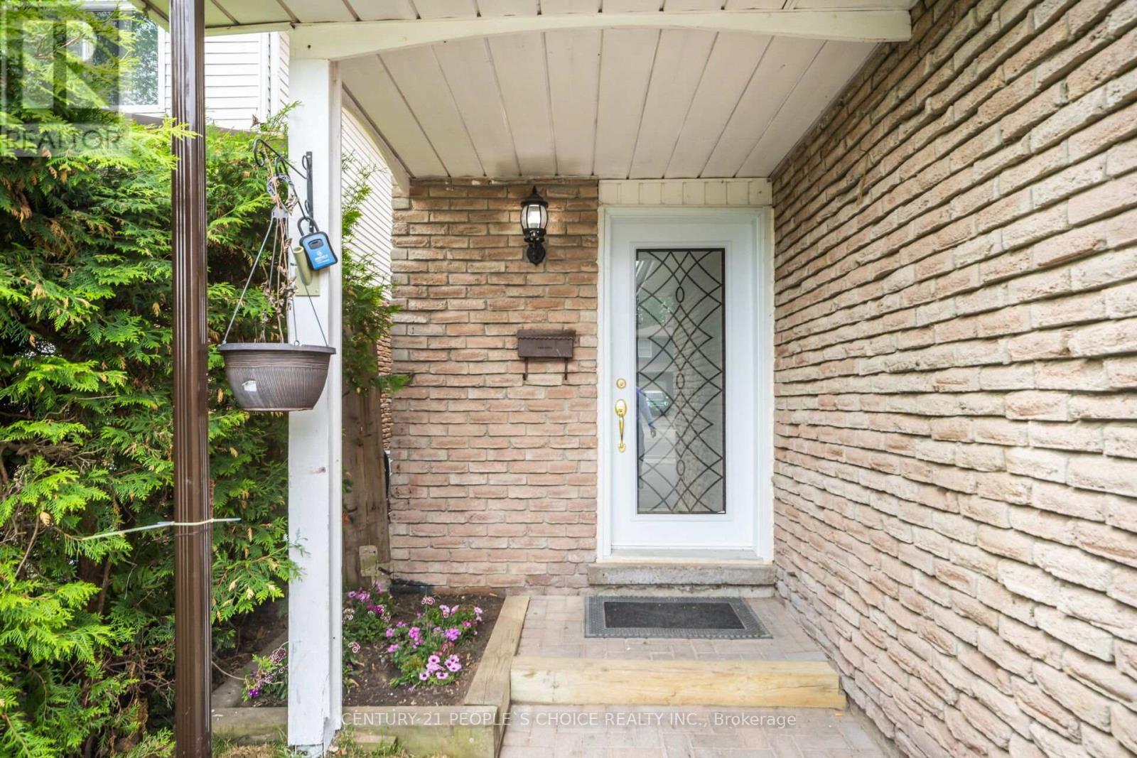 106 Queensdale Crescent, Guelph, Ontario  N1H 6W3 - Photo 4 - X12597026