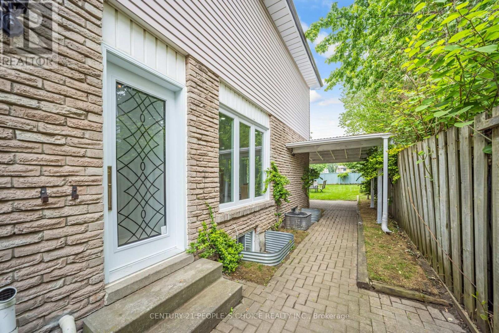 106 Queensdale Crescent, Guelph, Ontario  N1H 6W3 - Photo 5 - X12597026