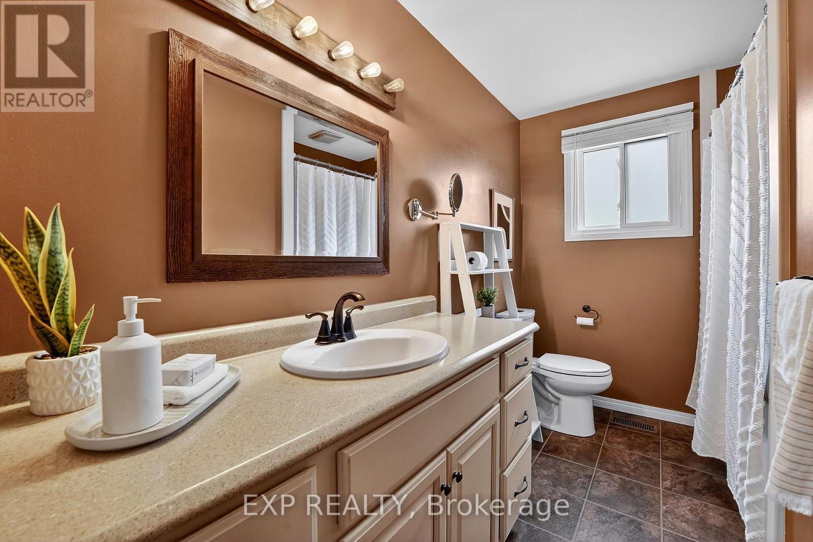 90 Sandra Crescent, Grimsby (Grimsby East), Ontario  L3M 4Y7 - Photo 13 - X12597082