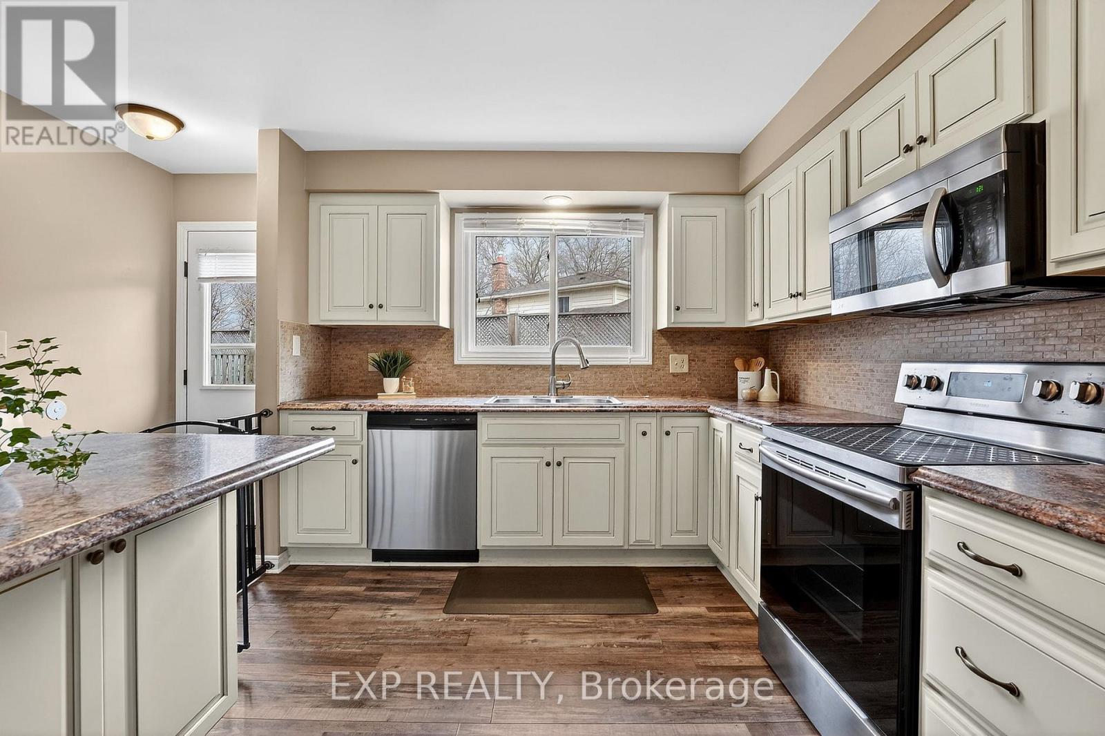 90 Sandra Crescent, Grimsby (Grimsby East), Ontario  L3M 4Y7 - Photo 7 - X12597082