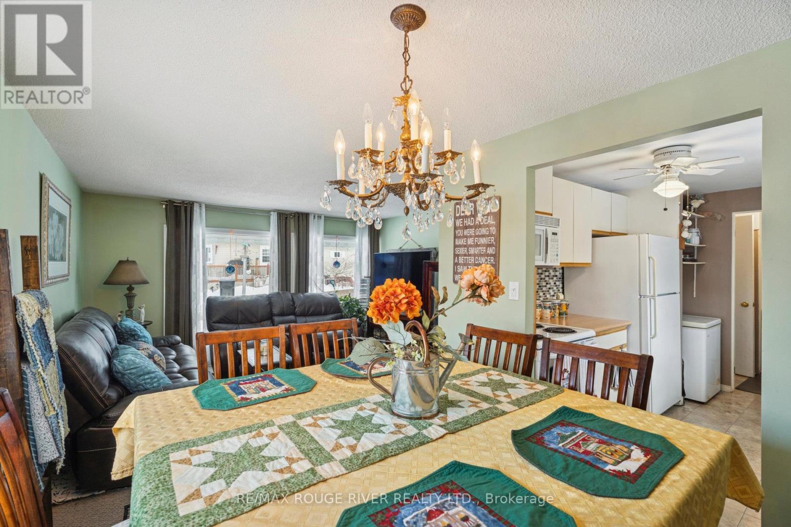 35 Hawthorne Drive, Innisfil, Ontario  L9S 1P1 - Photo 14 - N12597186