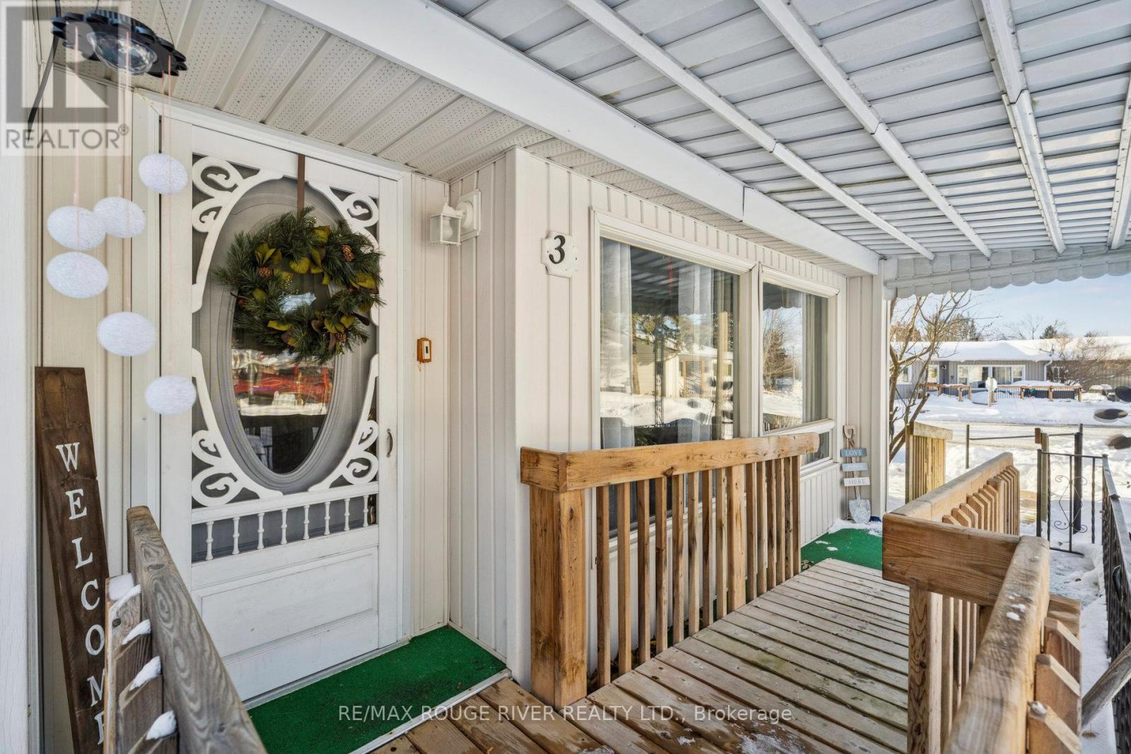 35 Hawthorne Drive, Innisfil, Ontario  L9S 1P1 - Photo 5 - N12597186