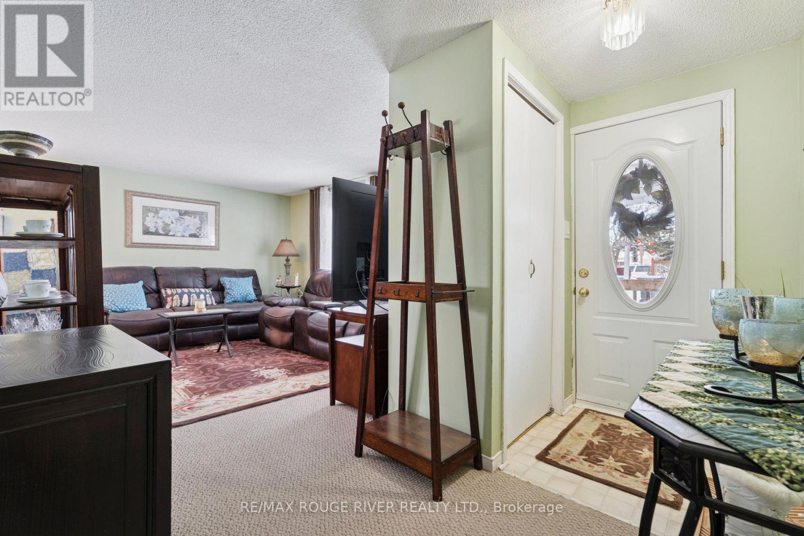 35 Hawthorne Drive, Innisfil, Ontario  L9S 1P1 - Photo 7 - N12597186