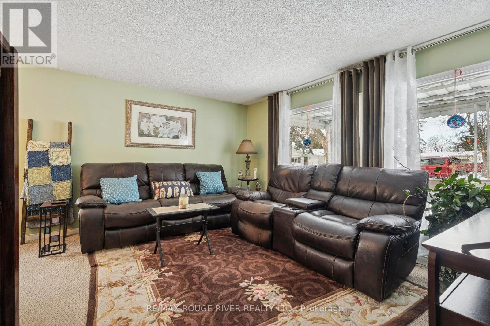 35 Hawthorne Drive, Innisfil, Ontario  L9S 1P1 - Photo 9 - N12597186