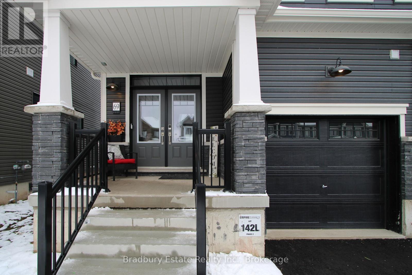 69 Masters Street, Welland, Ontario  N3B 0N4 - Photo 2 - X12597142